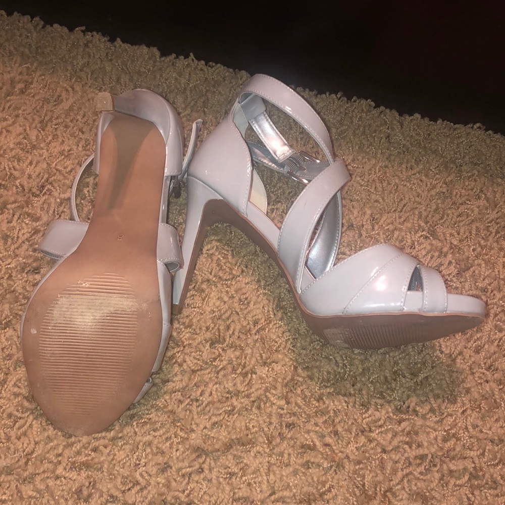 Heels - Picture 3 of 4